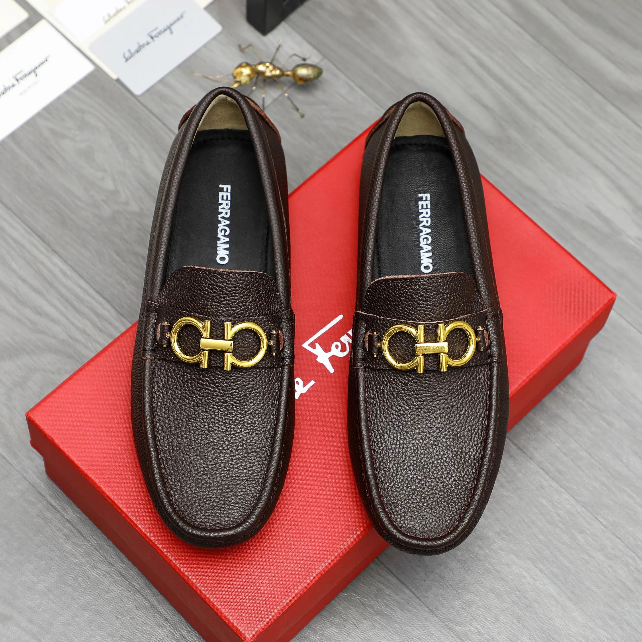 Men's shoes 💰420 Product trademark: Ferragamo "Ferragamo" business casual slip-on shoes Regular size: 38-46 (45.46 custom-made and non-returnable) Product materials: Selected small pebbled cowhide upper, sheepskin lining, original rubber outsole